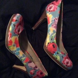 Bandolino Galleigh Floral print Heels 8.5